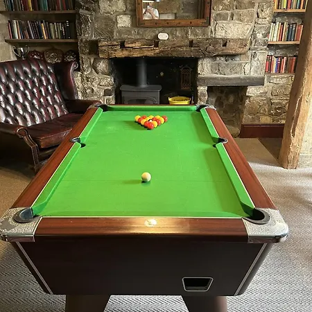The Downe Arms 3*