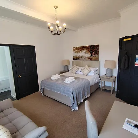 The Downe Arms 3*